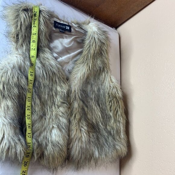 Forever 21 Shaggy Faux Fur Brown Vest Size Small - Picture 9 of 11